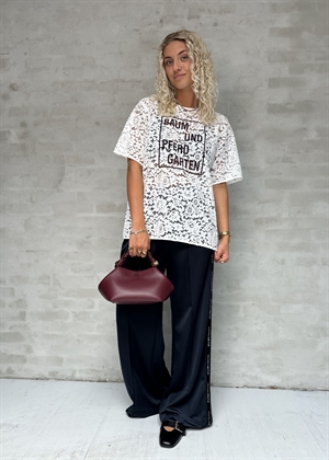 Mandie tee Bright White Plum Baum Und Pferdgarten 